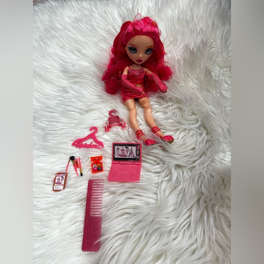 Rainbow High Priscilla Perez Doll - Picture 3 of 5